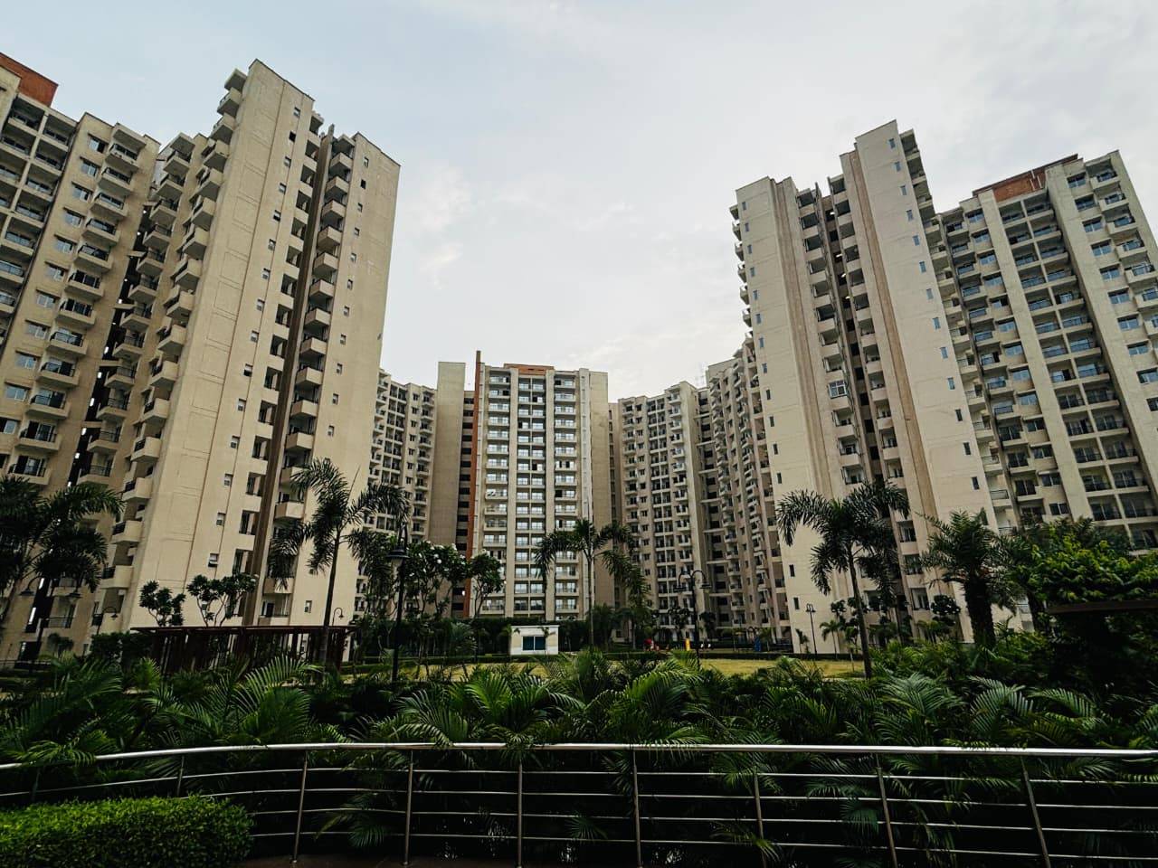 oasis luxury suites oasis luxury suites 2BHK yamuna expressway